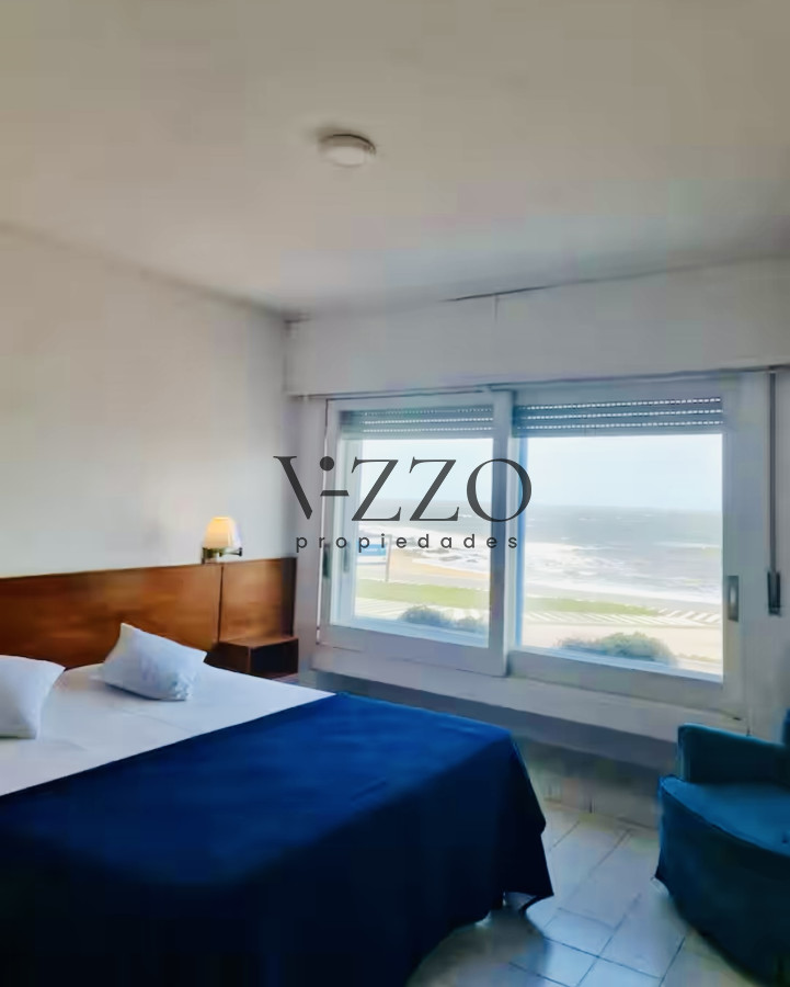 Casa ID.663/Gran-Casa-en-Venta-sobre-el-Mar-de-5-Dormitorios-y-Dependencia-en-Península,-Punta-del-Este - Gran Casa en Venta sobre el Mar de 5 Dormitorios y Dependencia en Península, Punta del Este