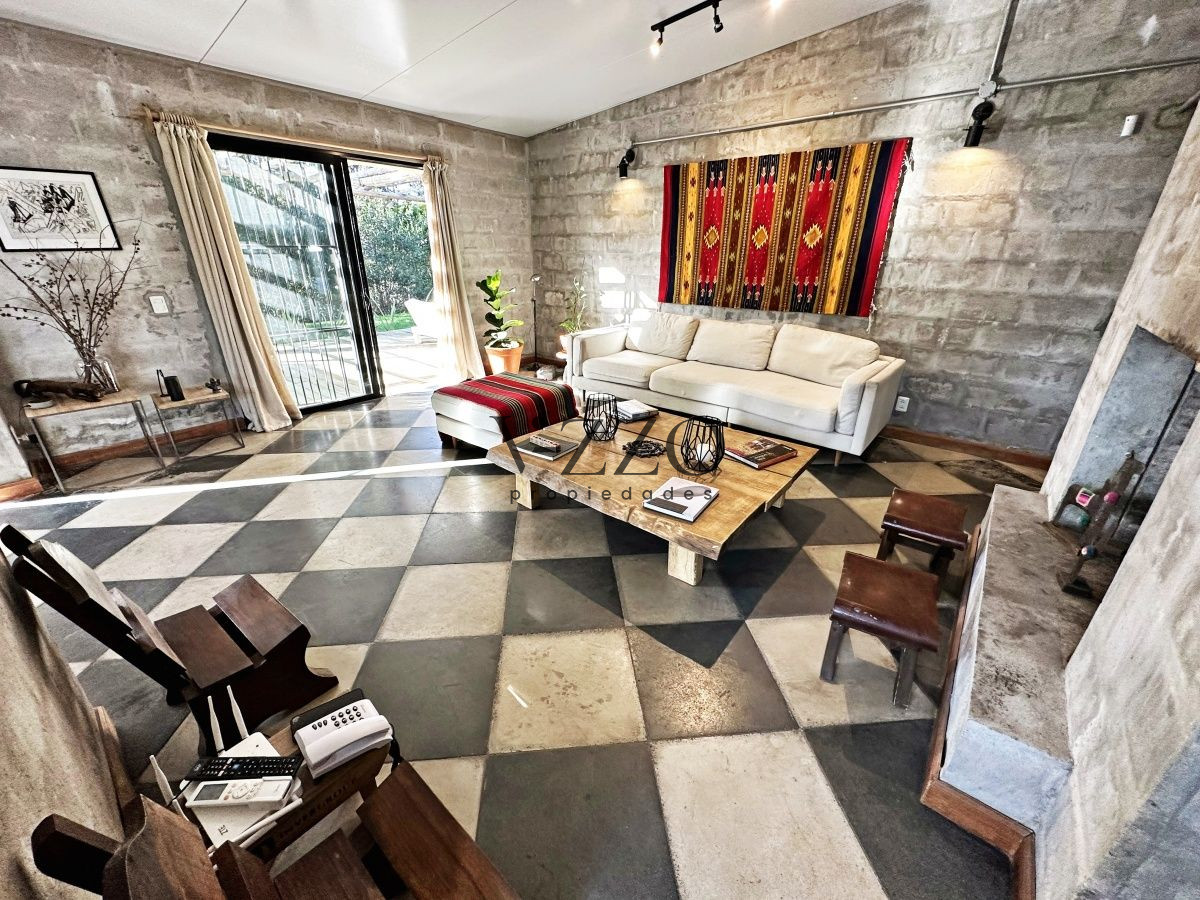 Casa ID.940/Casa-moderna-en-venta-y-alquiler-anual-de-tres-dormitorios-en-Parque-Burnett,-Pinares - Casa moderna en venta y alquiler anual de tres dormitorios en Parque Burnett, Pinares