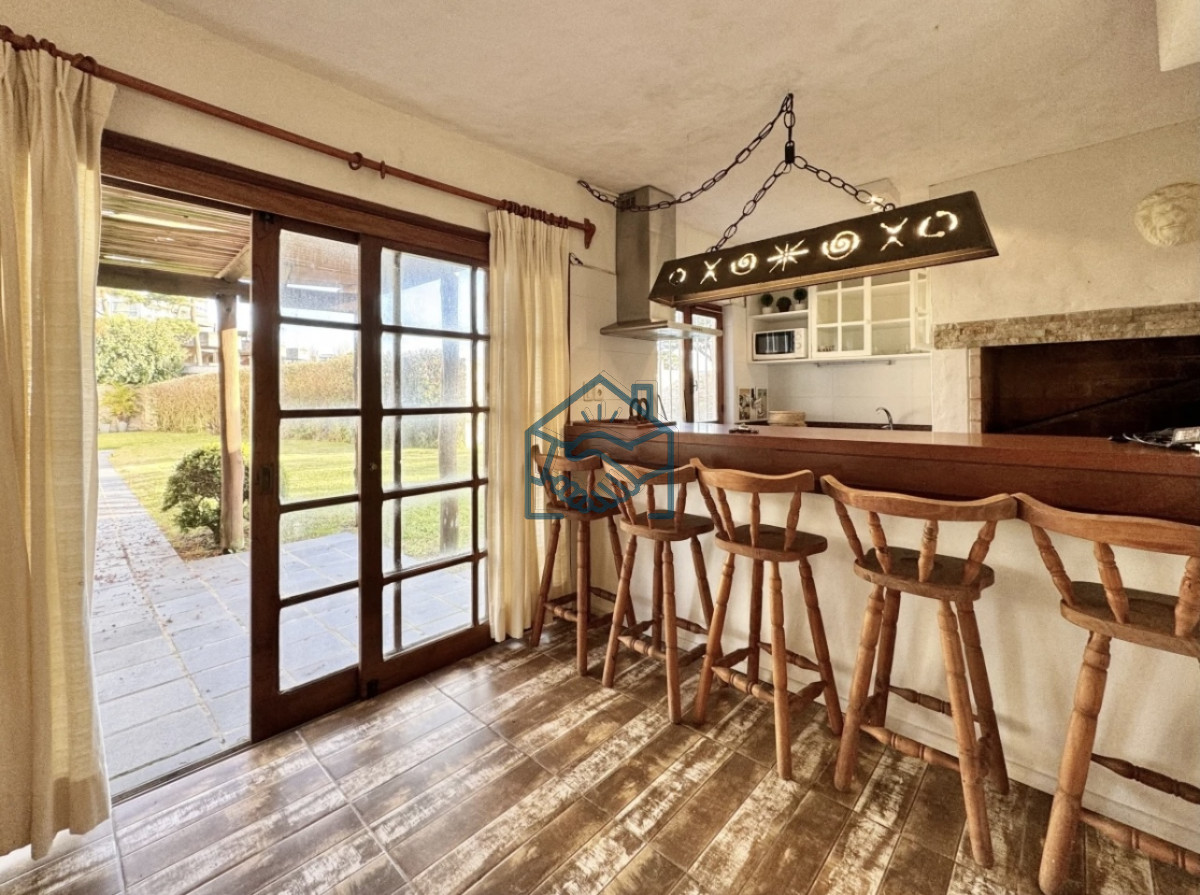 Casa ID.1506/Moderna-Casa-de-4-Dormitorios-en-Playa-Mansa-a-150-metros-del-Mar - Moderna Casa de 4 Dormitorios en Playa Mansa a 150 metros del Mar