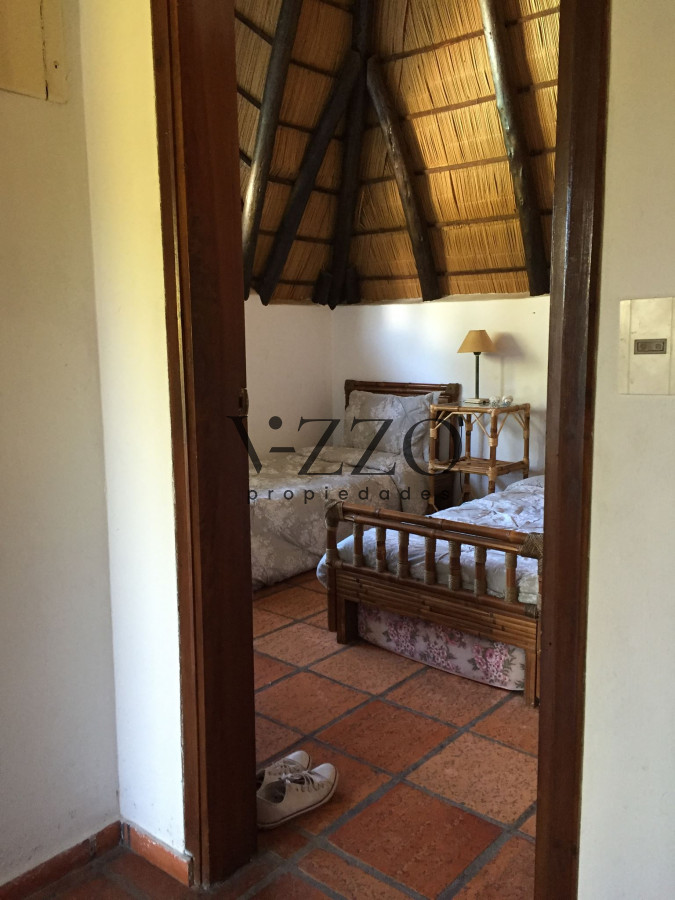 Casa ID.1112/Casa-de-3-Dormitorios-y-Piscina-en-Alquiler-Anual,-Rincón-del-Indio - Casa de 3 Dormitorios y Piscina en Alquiler Anual, Rincón del Indio