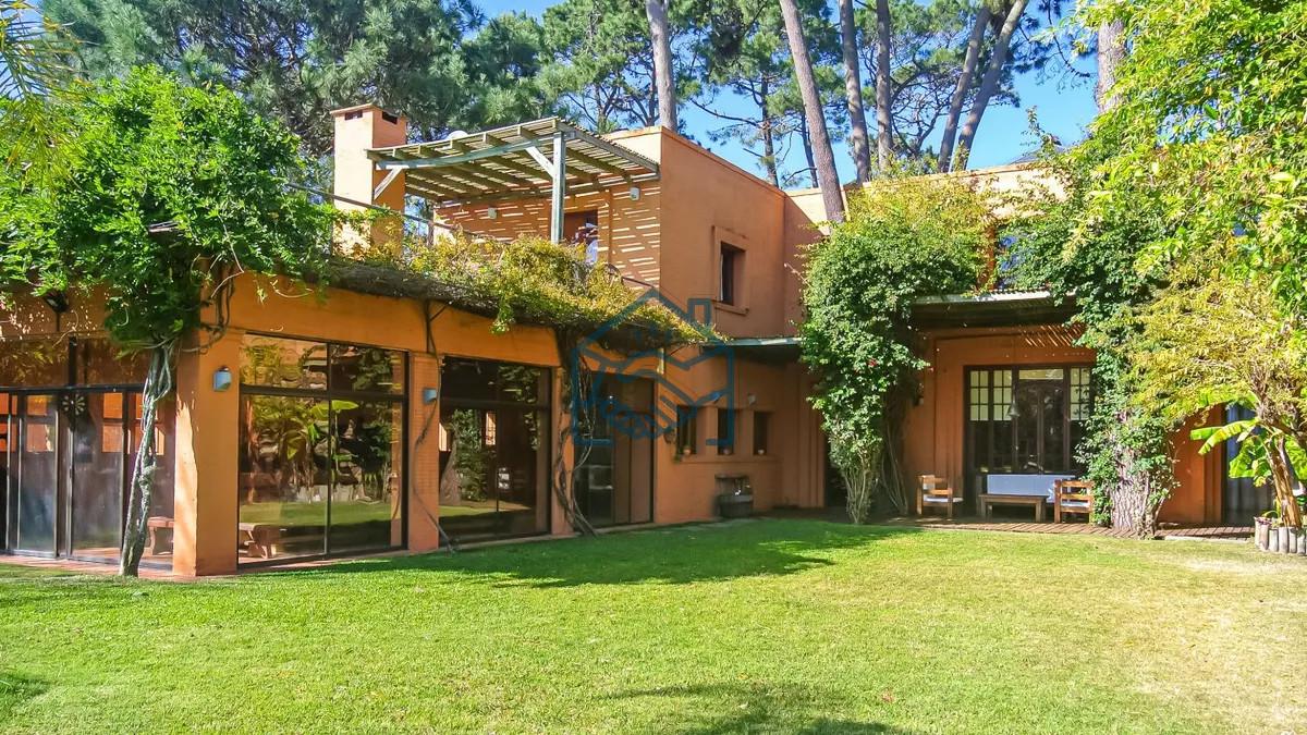 Casa ID.1468/Excelente-Casa-de-5-Dormitorios,-Piscina-y-Barbacoa-en-Barrio-Privado,-Punta-del-Este - Excelente Casa de 5 Dormitorios, Piscina y Barbacoa en Barrio Privado, Punta del Este