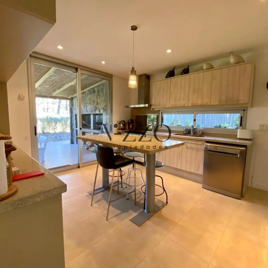 Casa ID.1090/Venta-y-alquiler-de-maravillosa-casa-de-cuatro-dormitorios-en-barrio-privado,-Playa-Brava,-Punta-del-Este - Venta y alquiler de maravillosa casa de cuatro dormitorios en barrio privado, Playa Brava, Punta del Este
