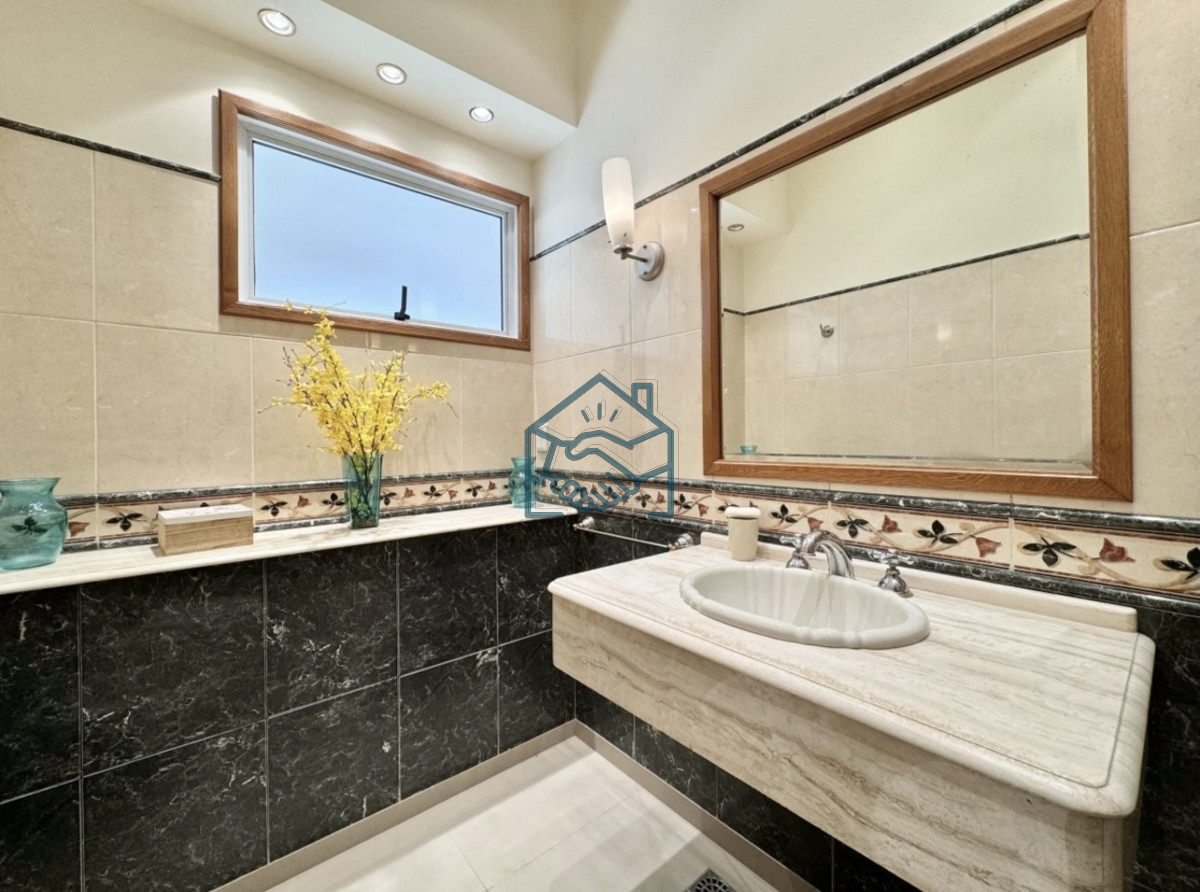 Casa ID.1506/Moderna-Casa-de-4-Dormitorios-en-Playa-Mansa-a-150-metros-del-Mar - Moderna Casa de 4 Dormitorios en Playa Mansa a 150 metros del Mar