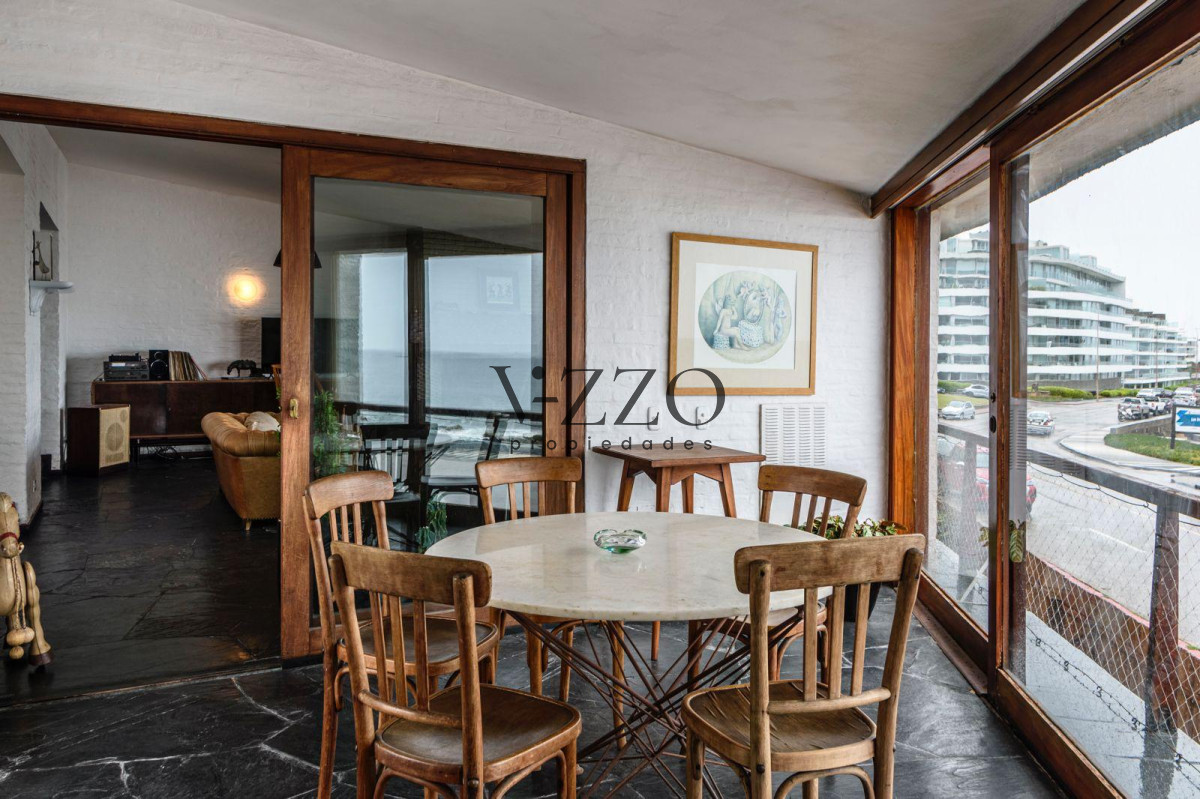 Casa ID.663/Gran-Casa-en-Venta-sobre-el-Mar-de-5-Dormitorios-y-Dependencia-en-Península,-Punta-del-Este - Gran Casa en Venta sobre el Mar de 5 Dormitorios y Dependencia en Península, Punta del Este