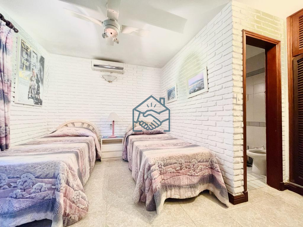 Casa ID.1472/Excelente-Casa-de-4-Dormitorios-en-Playa-Mansa---Punta-del-Este - Excelente Casa de 4 Dormitorios en Playa Mansa - Punta del Este