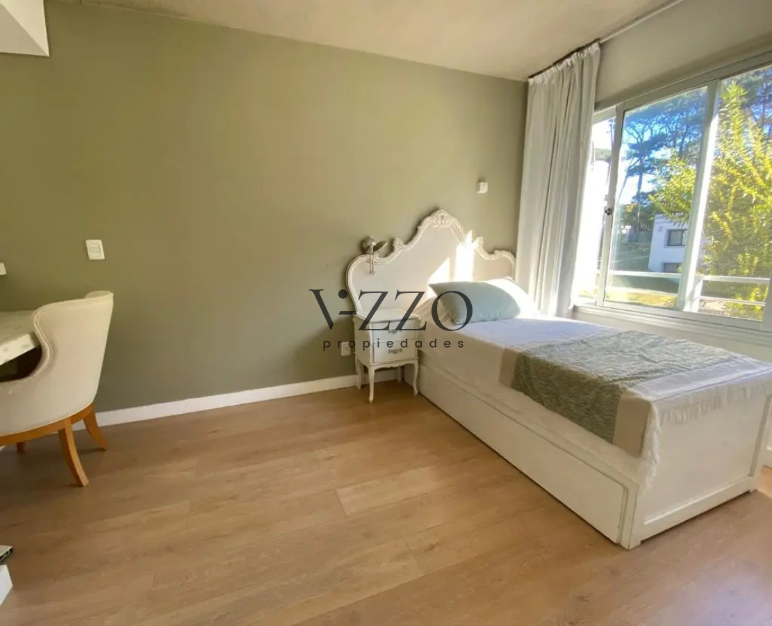 Casa ID.1090/Venta-y-alquiler-de-maravillosa-casa-de-cuatro-dormitorios-en-barrio-privado,-Playa-Brava,-Punta-del-Este - Venta y alquiler de maravillosa casa de cuatro dormitorios en barrio privado, Playa Brava, Punta del Este