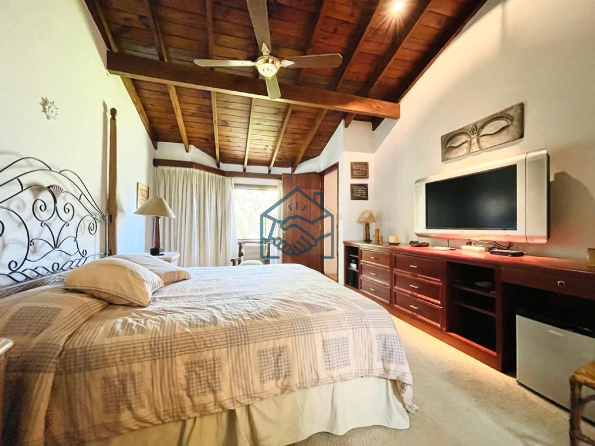 Casa ID.1472/Excelente-Casa-de-4-Dormitorios-en-Playa-Mansa---Punta-del-Este - Excelente Casa de 4 Dormitorios en Playa Mansa - Punta del Este