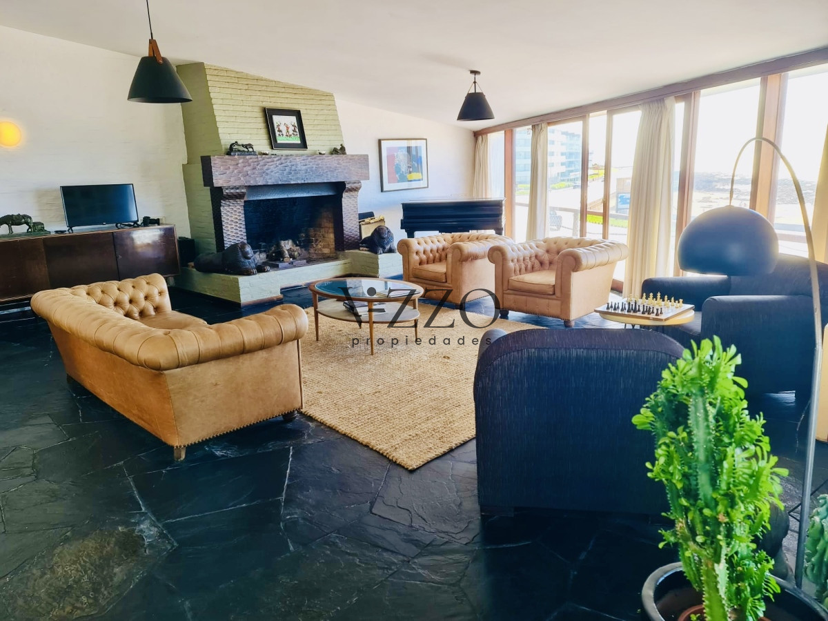 Casa ID.663/Gran-Casa-en-Venta-sobre-el-Mar-de-5-Dormitorios-y-Dependencia-en-Península,-Punta-del-Este - Gran Casa en Venta sobre el Mar de 5 Dormitorios y Dependencia en Península, Punta del Este
