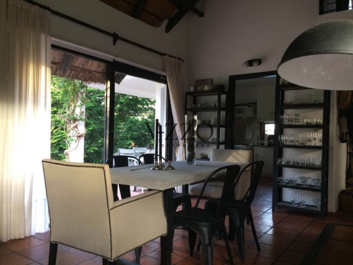 Casa ID.1112/Casa-de-3-Dormitorios-y-Piscina-en-Alquiler-Anual,-Rincón-del-Indio - Casa de 3 Dormitorios y Piscina en Alquiler Anual, Rincón del Indio