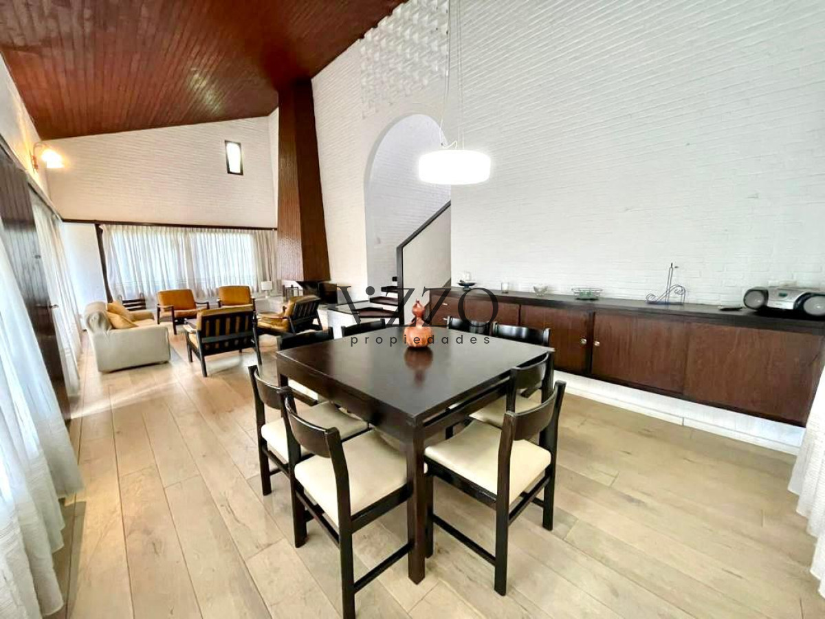 Casa ID.530/Casa-de-4-Dormitorios,-Parrillero-y-Piscina-a-pocos-metros-del-Mar---Playa-Mansa - Casa de 4 Dormitorios, Parrillero y Piscina a pocos metros del Mar - Playa Mansa