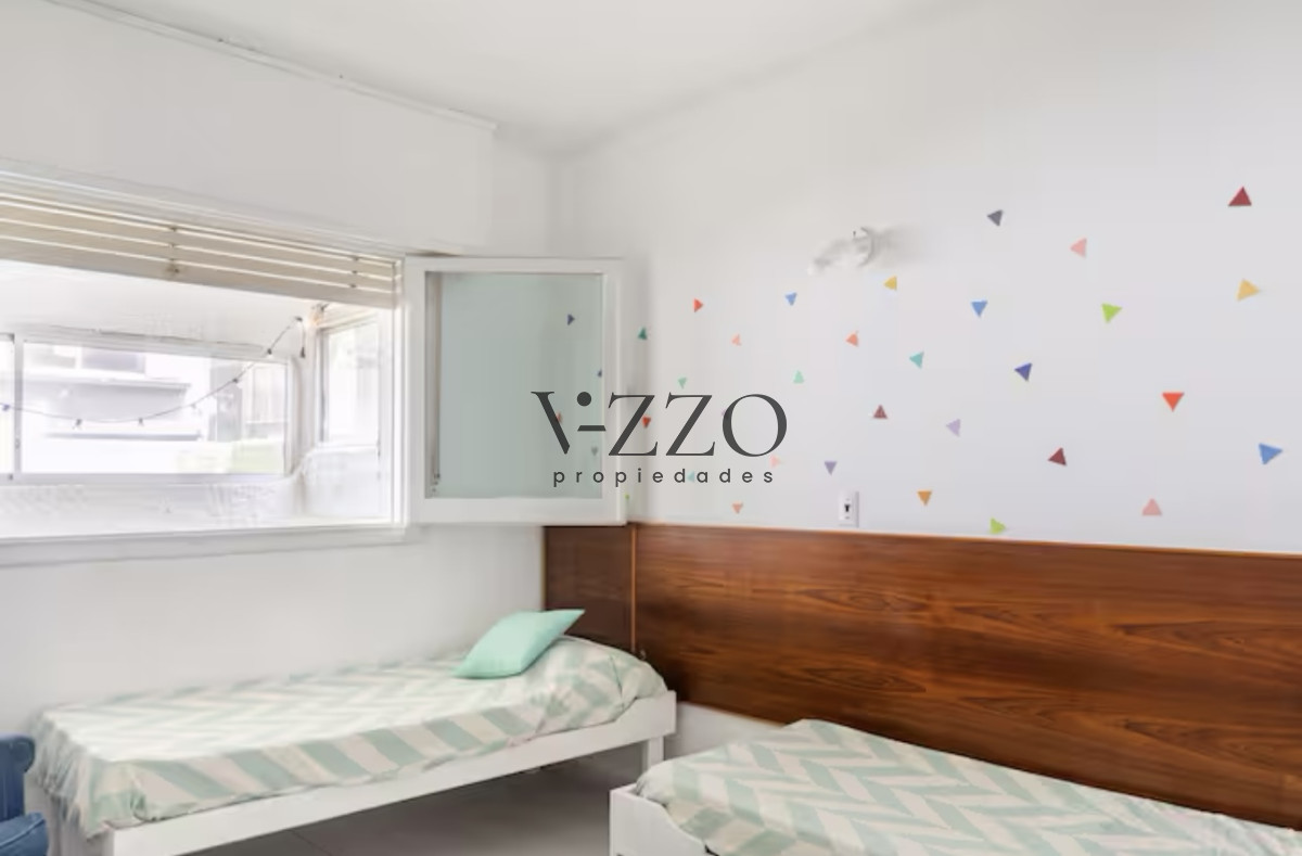 Casa ID.663/Gran-Casa-en-Venta-sobre-el-Mar-de-5-Dormitorios-y-Dependencia-en-Península,-Punta-del-Este - Gran Casa en Venta sobre el Mar de 5 Dormitorios y Dependencia en Península, Punta del Este