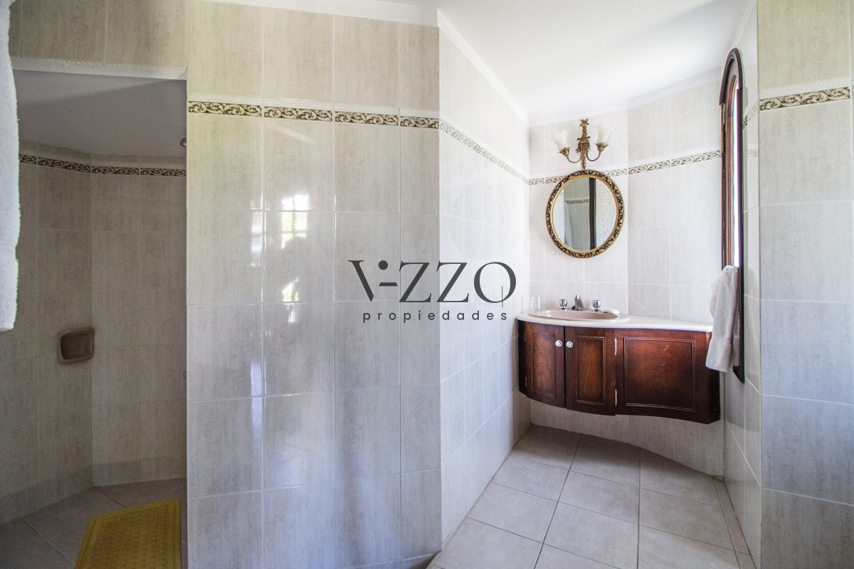 Casa ID.652/Venta-de-Casa-de-4-Dormitorios-y-Piscina-con-gran-parque-en-Playa-Mansa,-Punta-del-Este - Venta de Casa de 4 Dormitorios y Piscina con gran parque en Playa Mansa, Punta del Este