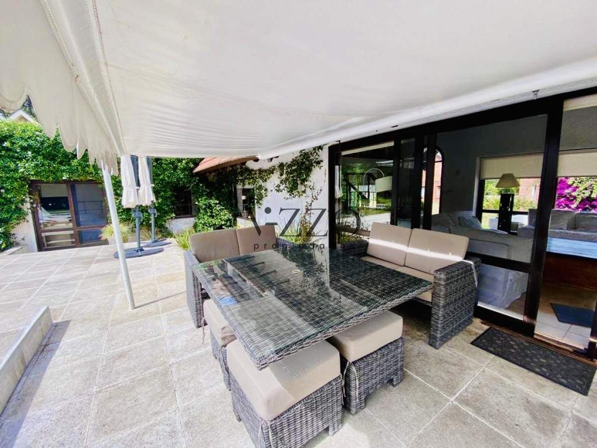 Casa ID.494/Cómoda-Casa-de-5-Dormitorios-y-Piscina-Climatizada-en-Punta-del-Este - Cómoda Casa de 5 Dormitorios y Piscina Climatizada en Punta del Este