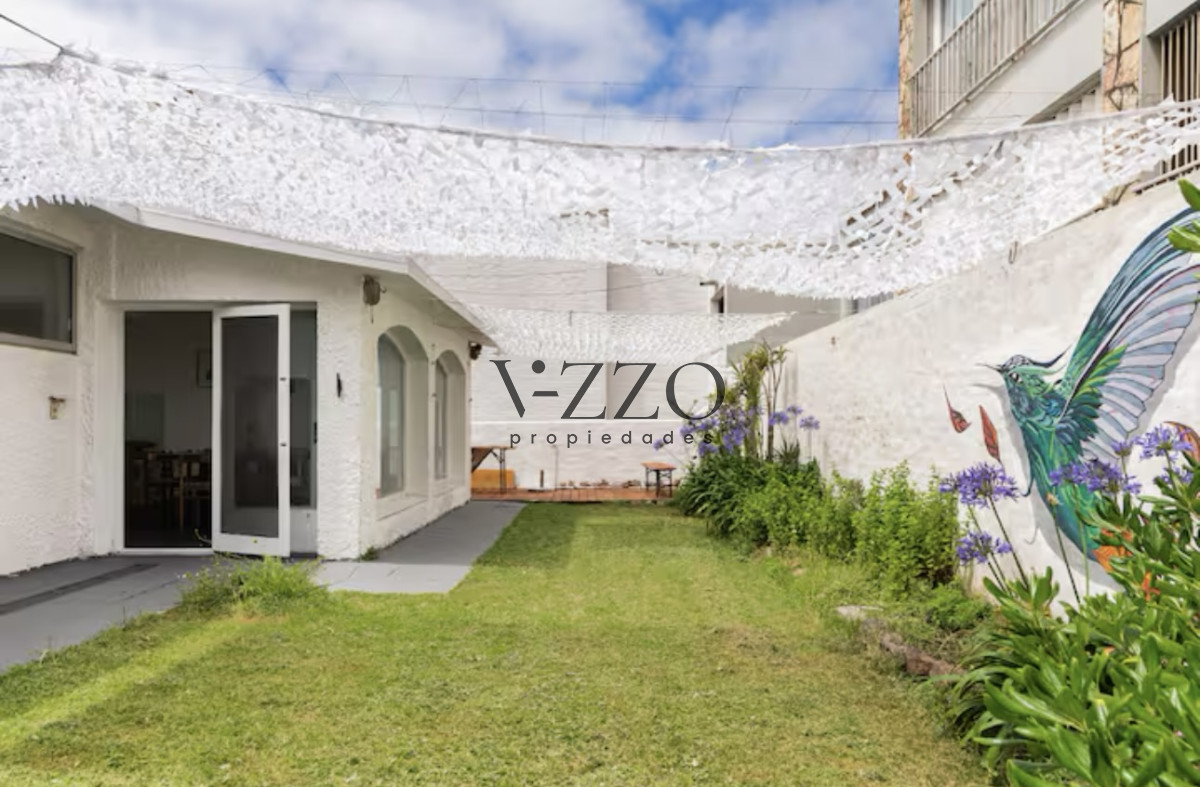 Casa ID.663/Gran-Casa-en-Venta-sobre-el-Mar-de-5-Dormitorios-y-Dependencia-en-Península,-Punta-del-Este - Gran Casa en Venta sobre el Mar de 5 Dormitorios y Dependencia en Península, Punta del Este