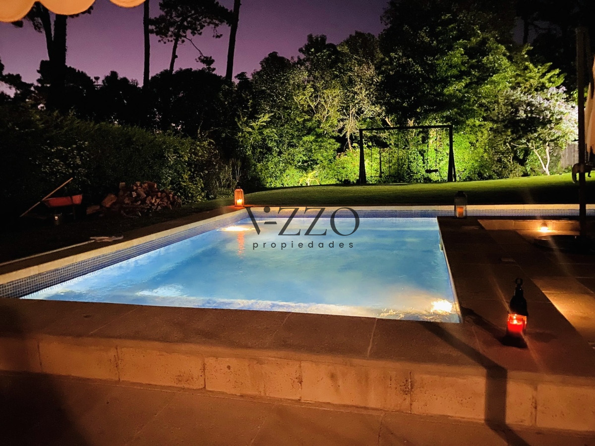 Casa ID.494/Cómoda-Casa-de-5-Dormitorios-y-Piscina-Climatizada-en-Punta-del-Este - Cómoda Casa de 5 Dormitorios y Piscina Climatizada en Punta del Este