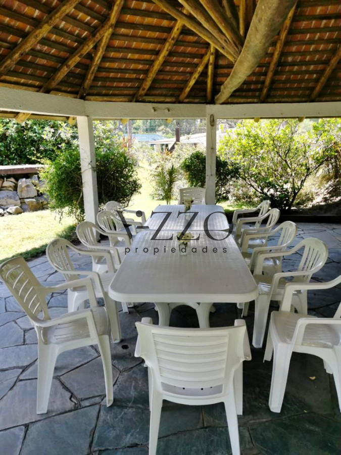 Casa ID.530/Casa-de-4-Dormitorios,-Parrillero-y-Piscina-a-pocos-metros-del-Mar---Playa-Mansa - Casa de 4 Dormitorios, Parrillero y Piscina a pocos metros del Mar - Playa Mansa