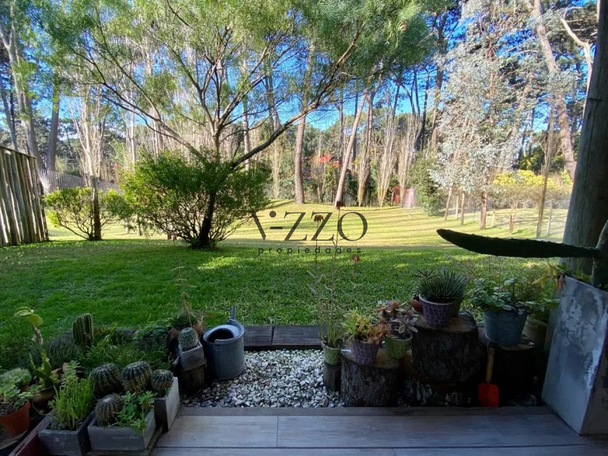 Casa ID.1090/Venta-y-alquiler-de-maravillosa-casa-de-cuatro-dormitorios-en-barrio-privado,-Playa-Brava,-Punta-del-Este - Venta y alquiler de maravillosa casa de cuatro dormitorios en barrio privado, Playa Brava, Punta del Este