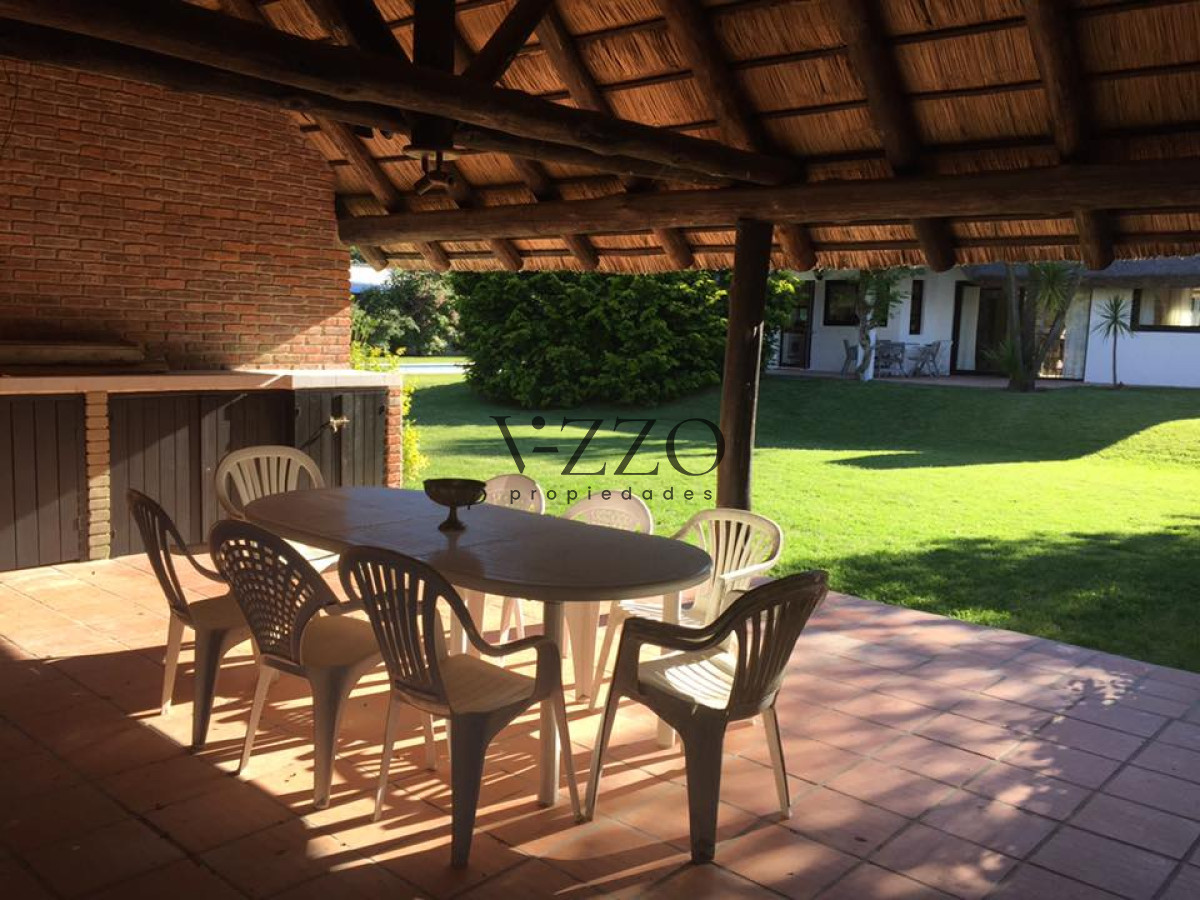 Casa ID.1112/Casa-de-3-Dormitorios-y-Piscina-en-Alquiler-Anual,-Rincón-del-Indio - Casa de 3 Dormitorios y Piscina en Alquiler Anual, Rincón del Indio