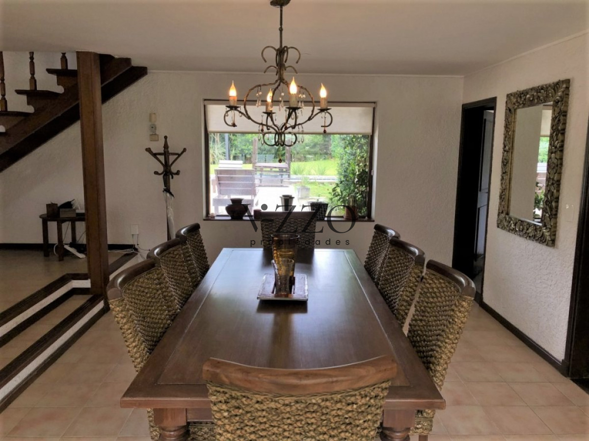 Casa ID.494/Cómoda-Casa-de-5-Dormitorios-y-Piscina-Climatizada-en-Punta-del-Este - Cómoda Casa de 5 Dormitorios y Piscina Climatizada en Punta del Este