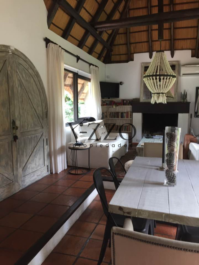 Casa ID.1112/Casa-de-3-Dormitorios-y-Piscina-en-Alquiler-Anual,-Rincón-del-Indio - Casa de 3 Dormitorios y Piscina en Alquiler Anual, Rincón del Indio