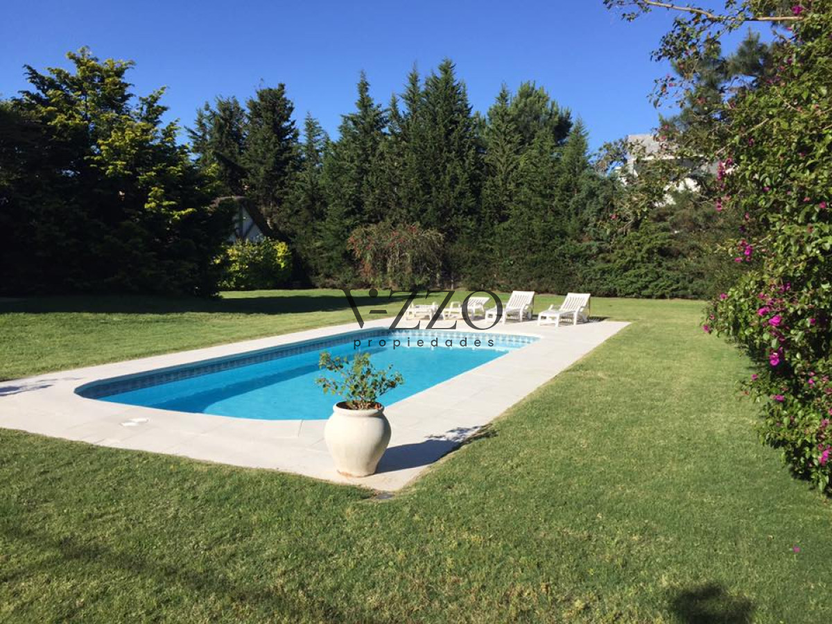 Casa ID.1112/Casa-de-3-Dormitorios-y-Piscina-en-Alquiler-Anual,-Rincón-del-Indio - Casa de 3 Dormitorios y Piscina en Alquiler Anual, Rincón del Indio