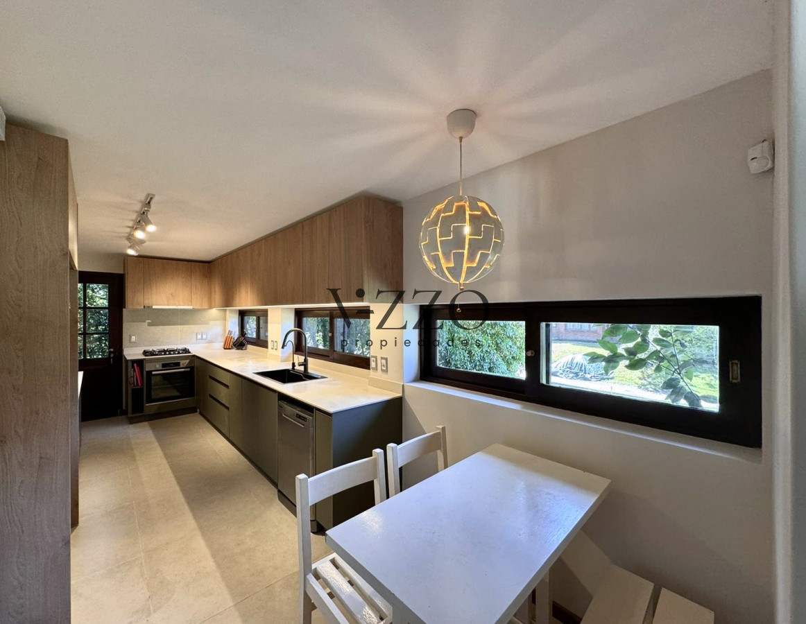Casa ID.494/Cómoda-Casa-de-5-Dormitorios-y-Piscina-Climatizada-en-Punta-del-Este - Cómoda Casa de 5 Dormitorios y Piscina Climatizada en Punta del Este