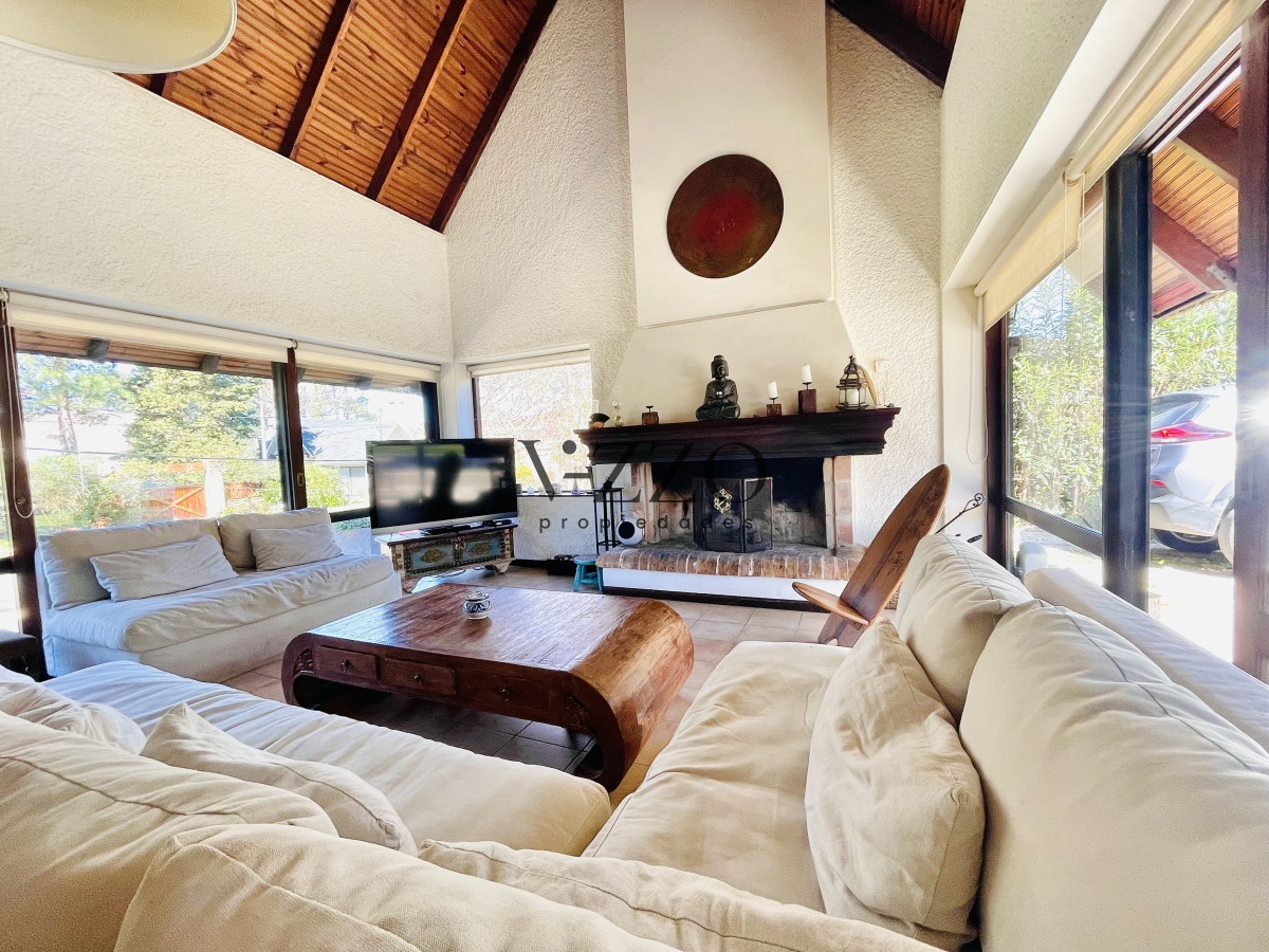 Casa ID.494/Cómoda-Casa-de-5-Dormitorios-y-Piscina-Climatizada-en-Punta-del-Este - Cómoda Casa de 5 Dormitorios y Piscina Climatizada en Punta del Este