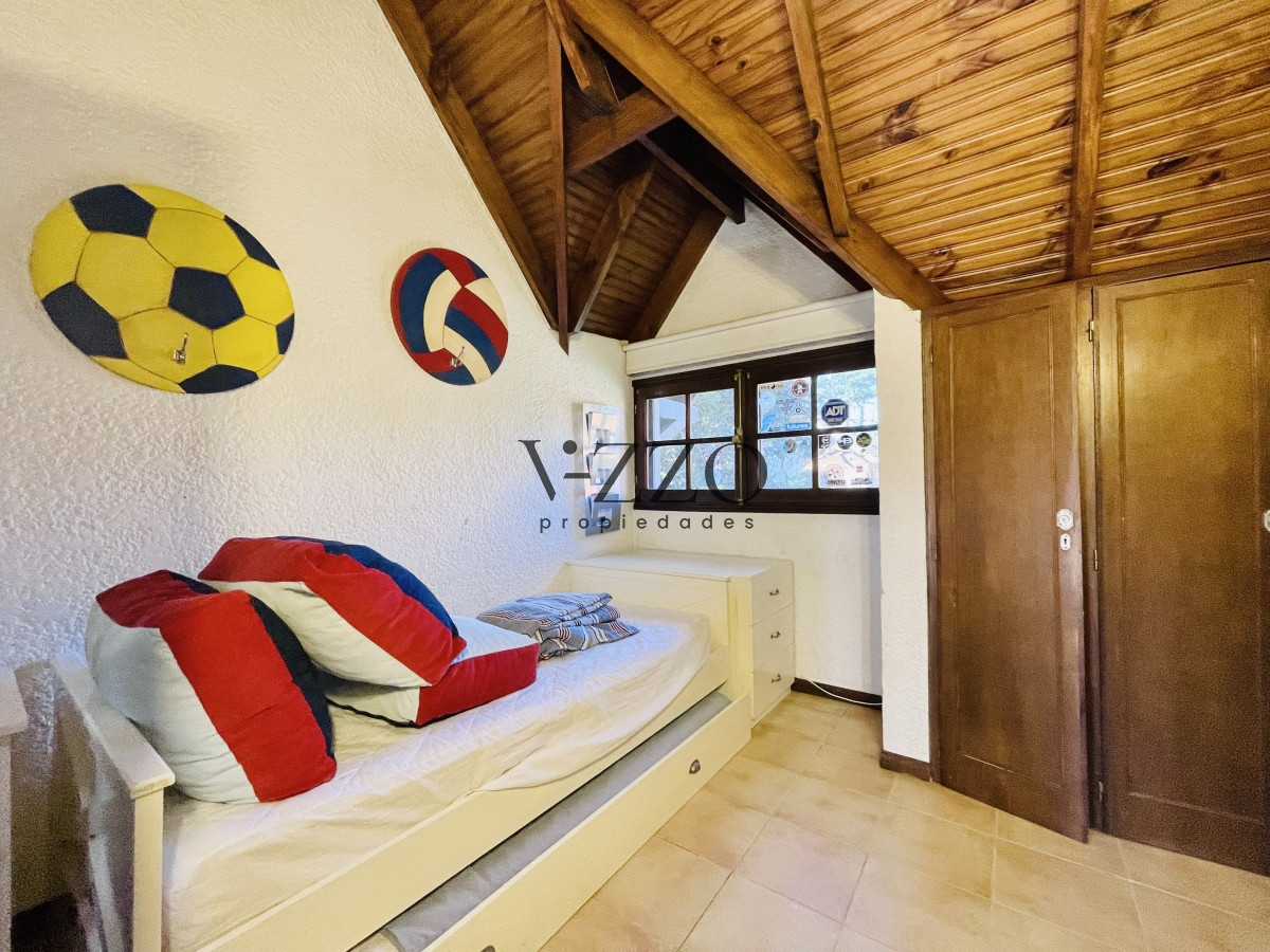 Casa ID.494/Cómoda-Casa-de-5-Dormitorios-y-Piscina-Climatizada-en-Punta-del-Este - Cómoda Casa de 5 Dormitorios y Piscina Climatizada en Punta del Este