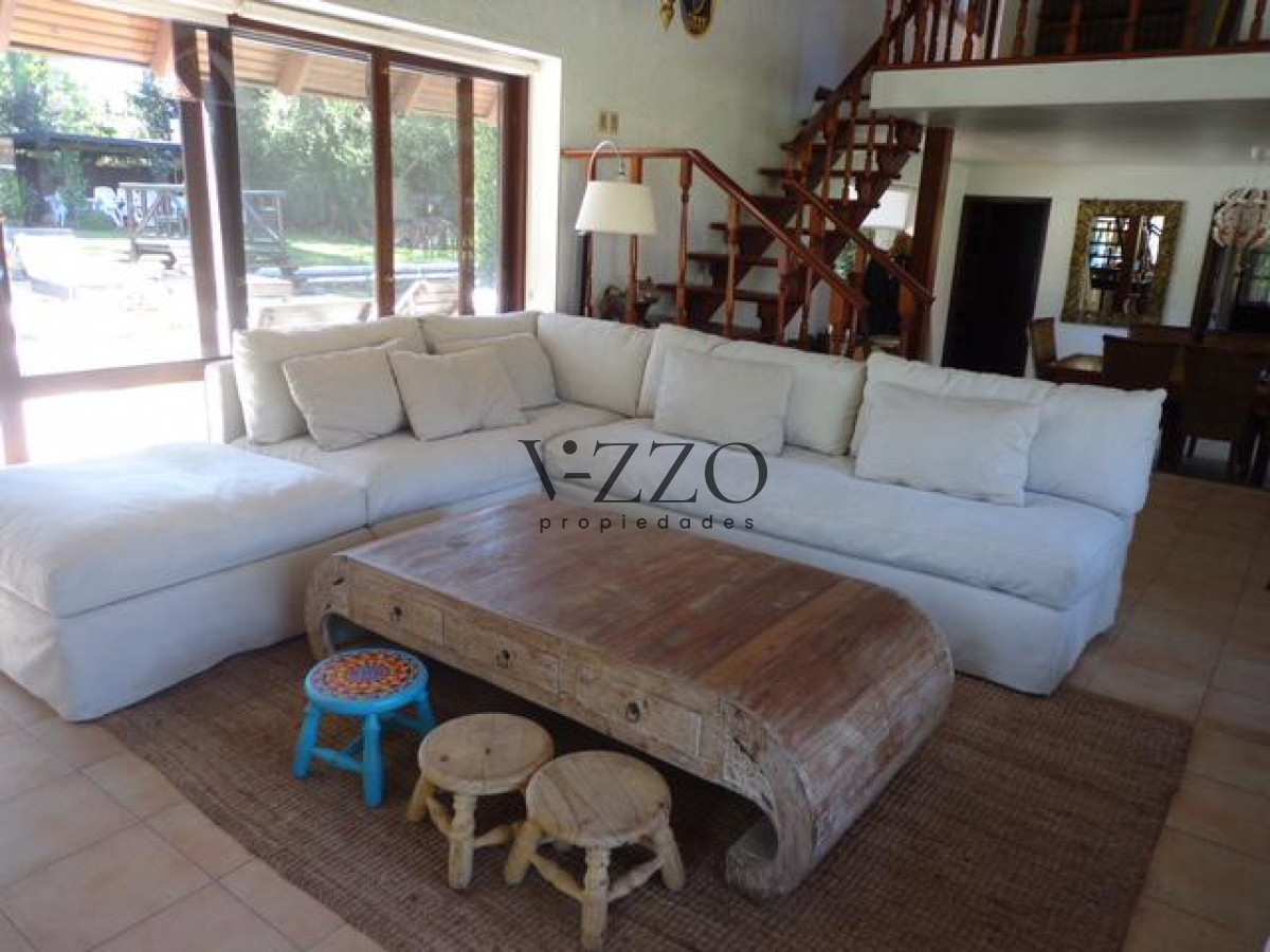 Casa ID.494/Cómoda-Casa-de-5-Dormitorios-y-Piscina-Climatizada-en-Punta-del-Este - Cómoda Casa de 5 Dormitorios y Piscina Climatizada en Punta del Este