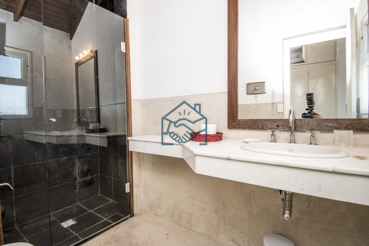 Casa ID.1423/Excelente-Casa-de-4-Dormitorios-con-Piscina-y-Parrillero-en-Montoya,-La-Barra - Excelente Casa de 4 Dormitorios con Piscina y Parrillero en Montoya, La Barra