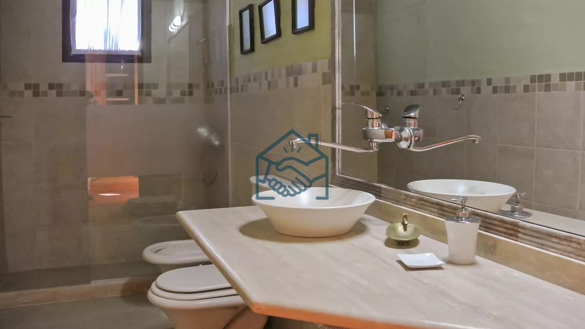 Casa ID.1468/Excelente-Casa-de-5-Dormitorios,-Piscina-y-Barbacoa-en-Barrio-Privado,-Punta-del-Este - Excelente Casa de 5 Dormitorios, Piscina y Barbacoa en Barrio Privado, Punta del Este