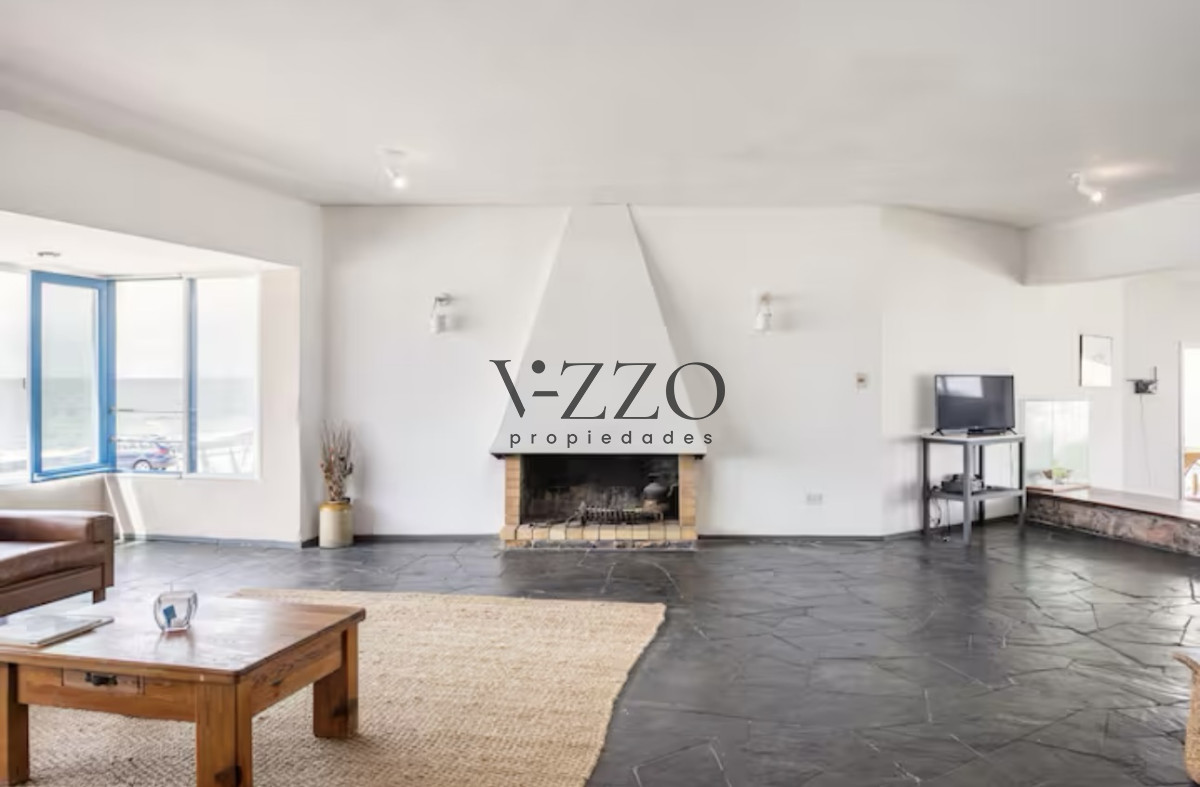 Casa ID.663/Gran-Casa-en-Venta-sobre-el-Mar-de-5-Dormitorios-y-Dependencia-en-Península,-Punta-del-Este - Gran Casa en Venta sobre el Mar de 5 Dormitorios y Dependencia en Península, Punta del Este