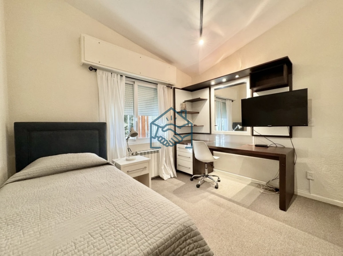 Casa ID.1506/Moderna-Casa-de-4-Dormitorios-en-Playa-Mansa-a-150-metros-del-Mar - Moderna Casa de 4 Dormitorios en Playa Mansa a 150 metros del Mar