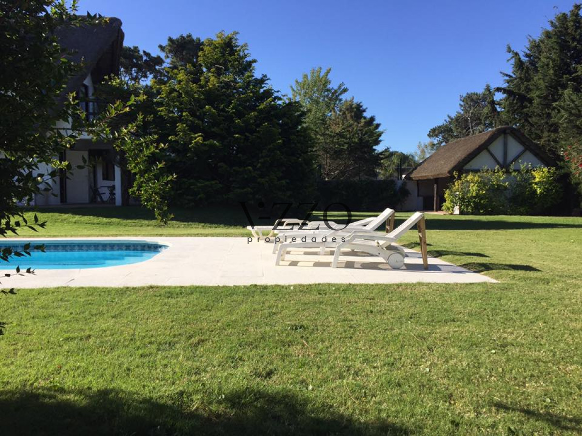 Casa ID.1112/Casa-de-3-Dormitorios-y-Piscina-en-Alquiler-Anual,-Rincón-del-Indio - Casa de 3 Dormitorios y Piscina en Alquiler Anual, Rincón del Indio