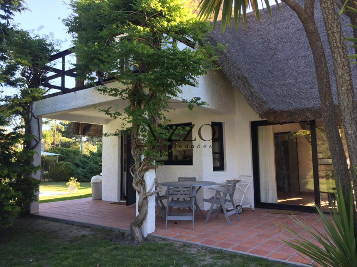 Casa ID.1112/Casa-de-3-Dormitorios-y-Piscina-en-Alquiler-Anual,-Rincón-del-Indio - Casa de 3 Dormitorios y Piscina en Alquiler Anual, Rincón del Indio