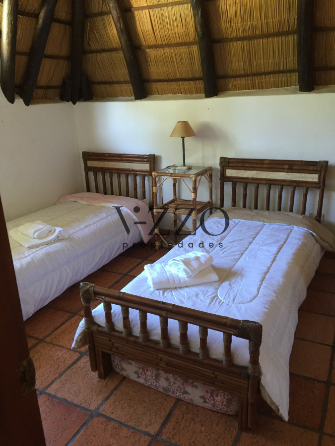 Casa ID.1112/Casa-de-3-Dormitorios-y-Piscina-en-Alquiler-Anual,-Rincón-del-Indio - Casa de 3 Dormitorios y Piscina en Alquiler Anual, Rincón del Indio