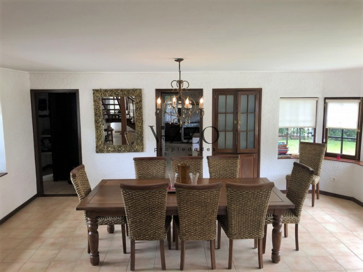 Casa ID.494/Cómoda-Casa-de-5-Dormitorios-y-Piscina-Climatizada-en-Punta-del-Este - Cómoda Casa de 5 Dormitorios y Piscina Climatizada en Punta del Este