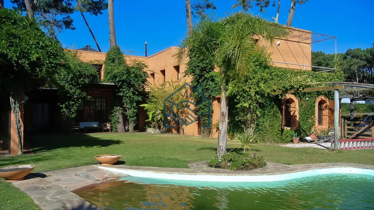 Casa ID.1468/Excelente-Casa-de-5-Dormitorios,-Piscina-y-Barbacoa-en-Barrio-Privado,-Punta-del-Este - Excelente Casa de 5 Dormitorios, Piscina y Barbacoa en Barrio Privado, Punta del Este