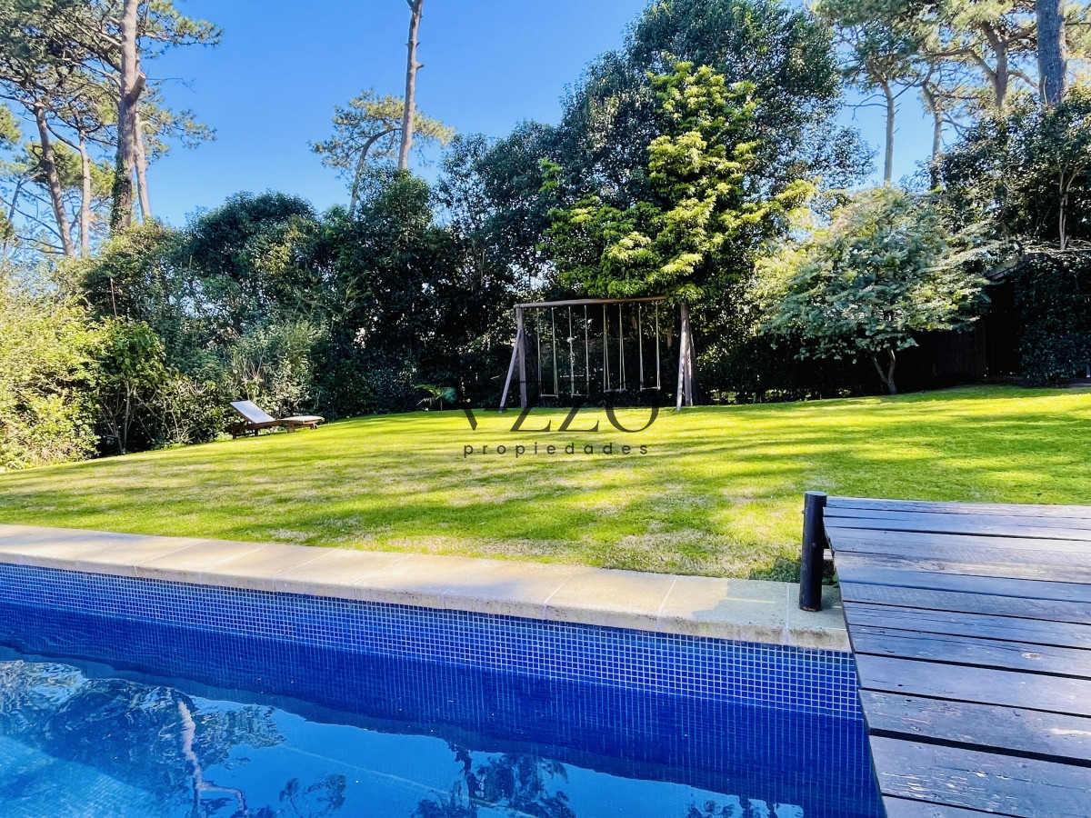 Casa ID.494/Cómoda-Casa-de-5-Dormitorios-y-Piscina-Climatizada-en-Punta-del-Este - Cómoda Casa de 5 Dormitorios y Piscina Climatizada en Punta del Este