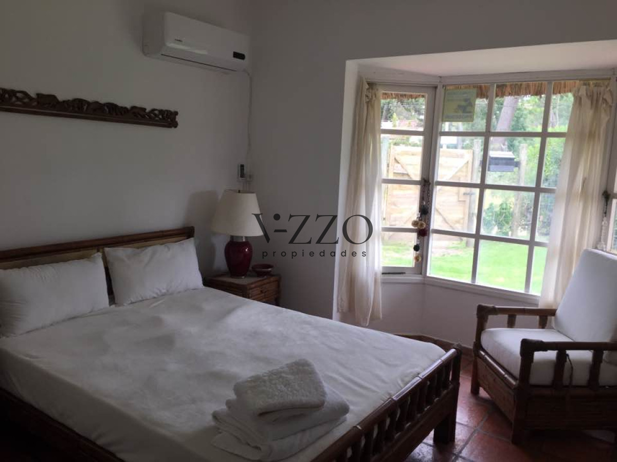 Casa ID.1112/Casa-de-3-Dormitorios-y-Piscina-en-Alquiler-Anual,-Rincón-del-Indio - Casa de 3 Dormitorios y Piscina en Alquiler Anual, Rincón del Indio