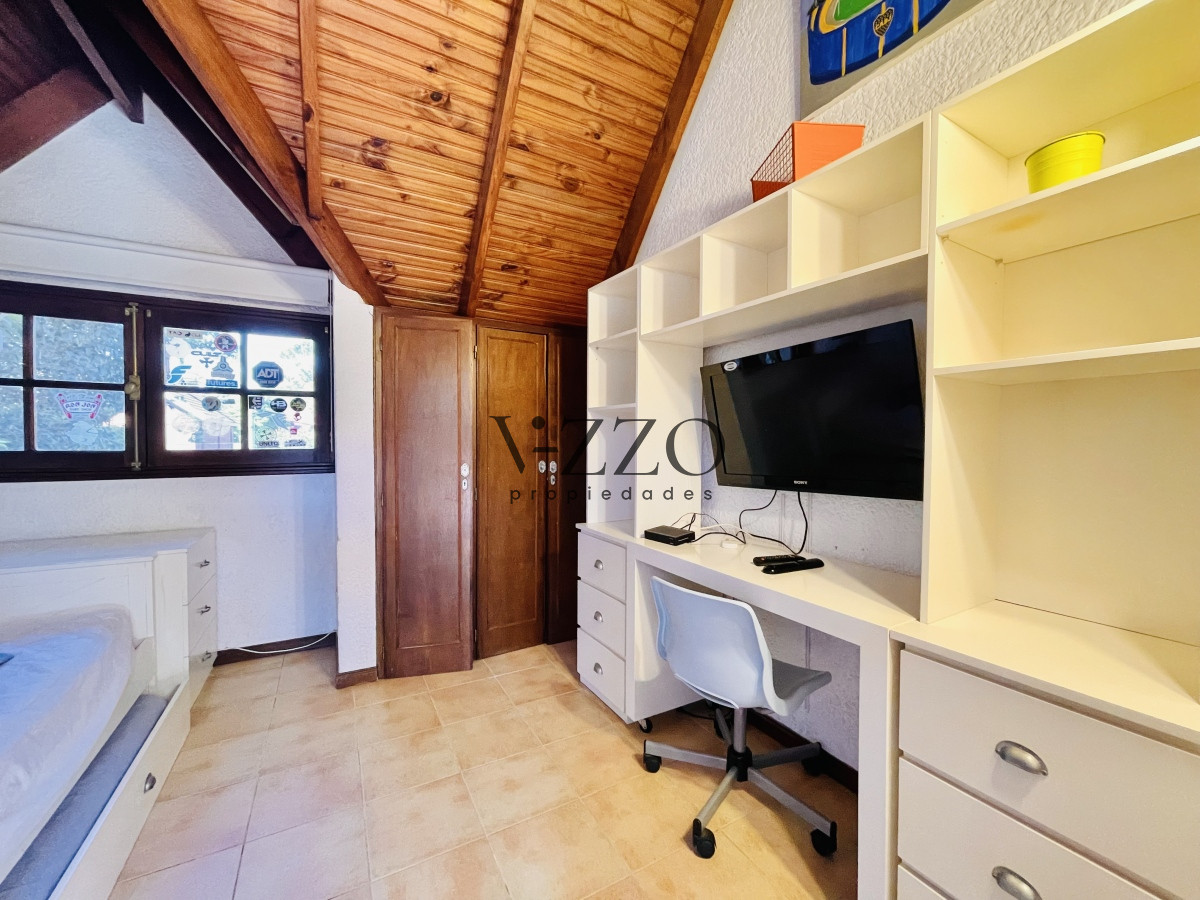 Casa ID.494/Cómoda-Casa-de-5-Dormitorios-y-Piscina-Climatizada-en-Punta-del-Este - Cómoda Casa de 5 Dormitorios y Piscina Climatizada en Punta del Este