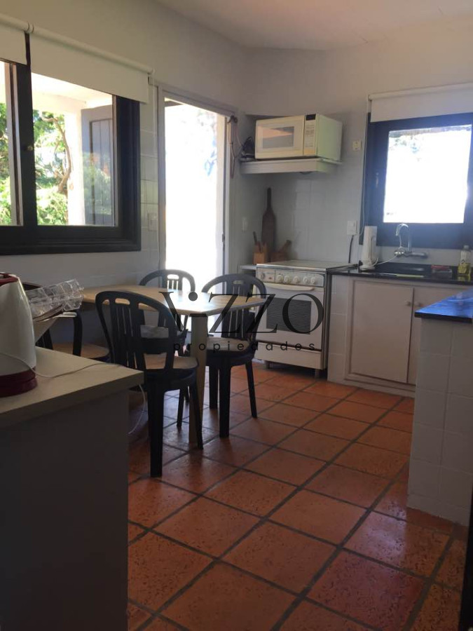 Casa ID.1112/Casa-de-3-Dormitorios-y-Piscina-en-Alquiler-Anual,-Rincón-del-Indio - Casa de 3 Dormitorios y Piscina en Alquiler Anual, Rincón del Indio