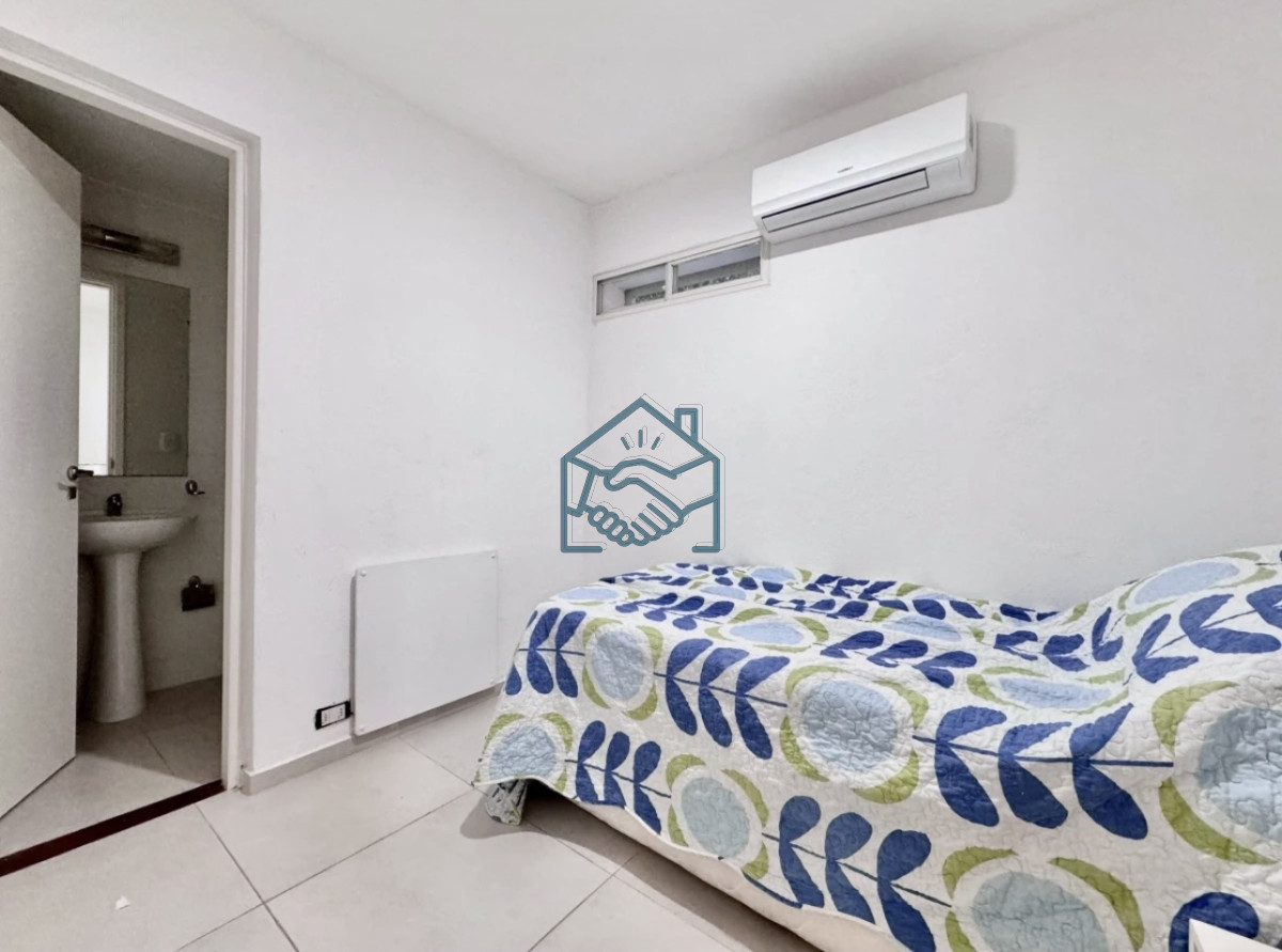 Casa ID.1500/Moderna-Casa-de-4-Dormitorios-en-Playa-Mansa-a-Pocas-Cuadras-del-Mar - Moderna Casa de 4 Dormitorios en Playa Mansa a Pocas Cuadras del Mar