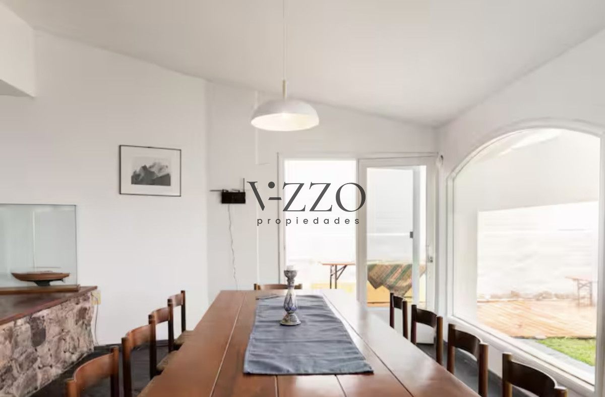 Casa ID.663/Gran-Casa-en-Venta-sobre-el-Mar-de-5-Dormitorios-y-Dependencia-en-Península,-Punta-del-Este - Gran Casa en Venta sobre el Mar de 5 Dormitorios y Dependencia en Península, Punta del Este