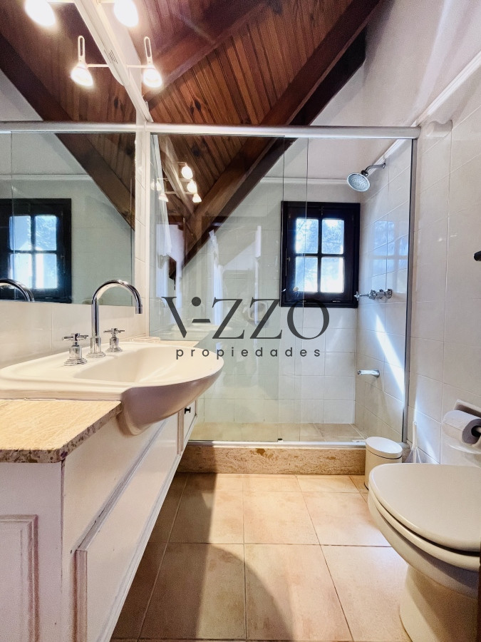 Casa ID.494/Cómoda-Casa-de-5-Dormitorios-y-Piscina-Climatizada-en-Punta-del-Este - Cómoda Casa de 5 Dormitorios y Piscina Climatizada en Punta del Este