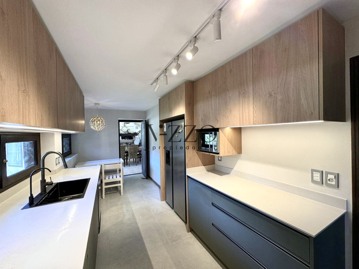 Casa ID.494/Cómoda-Casa-de-5-Dormitorios-y-Piscina-Climatizada-en-Punta-del-Este - Cómoda Casa de 5 Dormitorios y Piscina Climatizada en Punta del Este