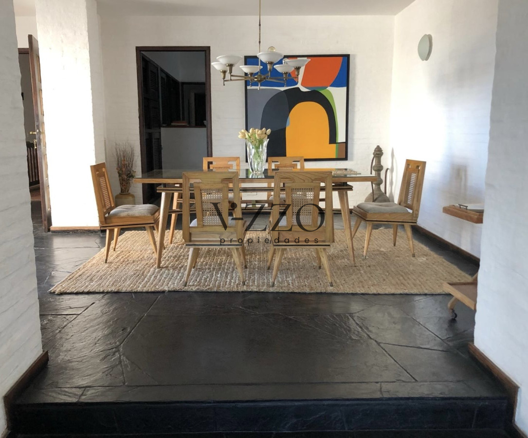 Casa ID.663/Gran-Casa-en-Venta-sobre-el-Mar-de-5-Dormitorios-y-Dependencia-en-Península,-Punta-del-Este - Gran Casa en Venta sobre el Mar de 5 Dormitorios y Dependencia en Península, Punta del Este