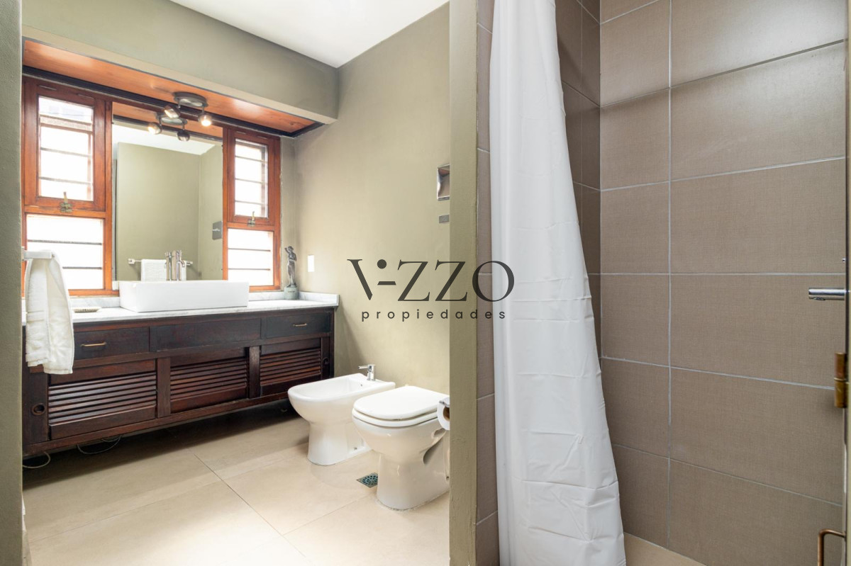 Casa ID.663/Gran-Casa-en-Venta-sobre-el-Mar-de-5-Dormitorios-y-Dependencia-en-Península,-Punta-del-Este - Gran Casa en Venta sobre el Mar de 5 Dormitorios y Dependencia en Península, Punta del Este