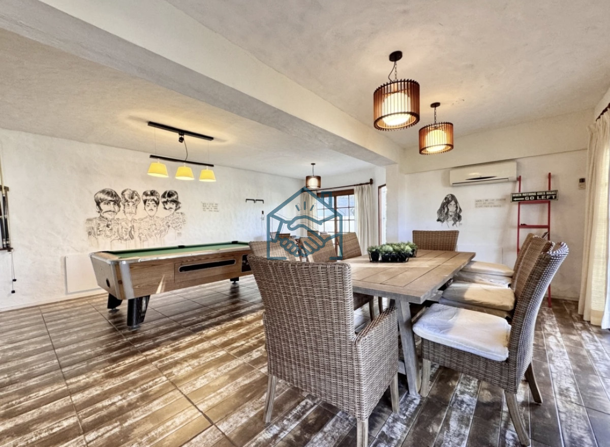 Casa ID.1506/Moderna-Casa-de-4-Dormitorios-en-Playa-Mansa-a-150-metros-del-Mar - Moderna Casa de 4 Dormitorios en Playa Mansa a 150 metros del Mar