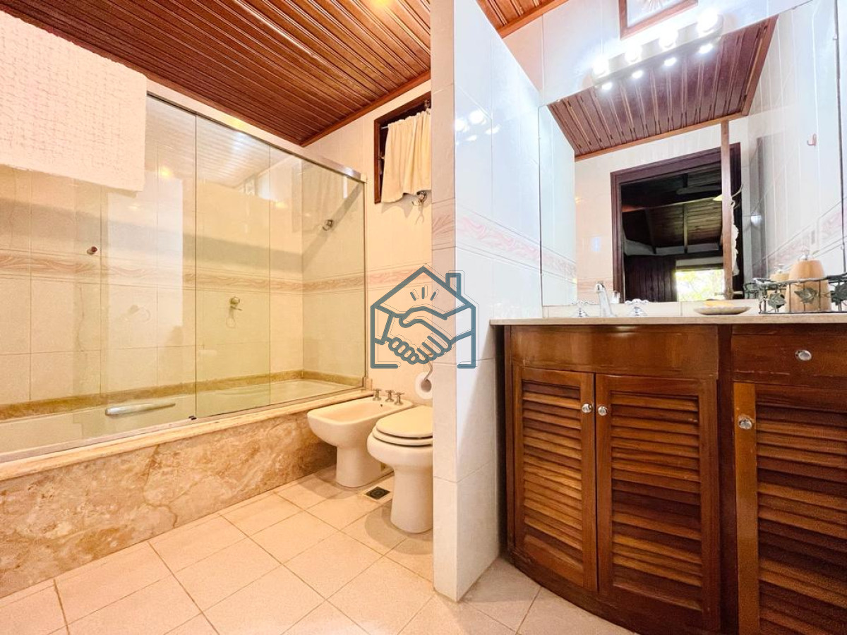 Casa ID.1472/Excelente-Casa-de-4-Dormitorios-en-Playa-Mansa---Punta-del-Este - Excelente Casa de 4 Dormitorios en Playa Mansa - Punta del Este